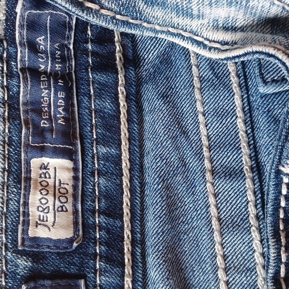 Miss Me size 26 bootcut jeans. Some whisking. Great white stitching.Bling! - Picture 8 of 11